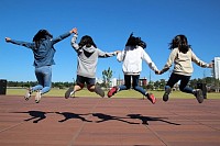 Niñas saltando